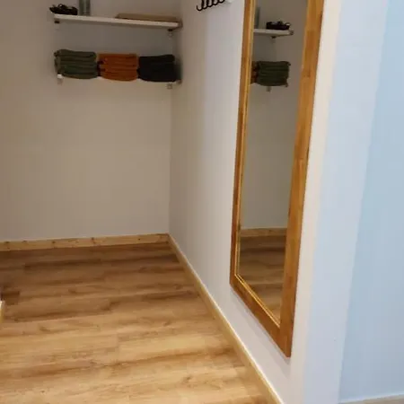 Kleine In Lejlighed *